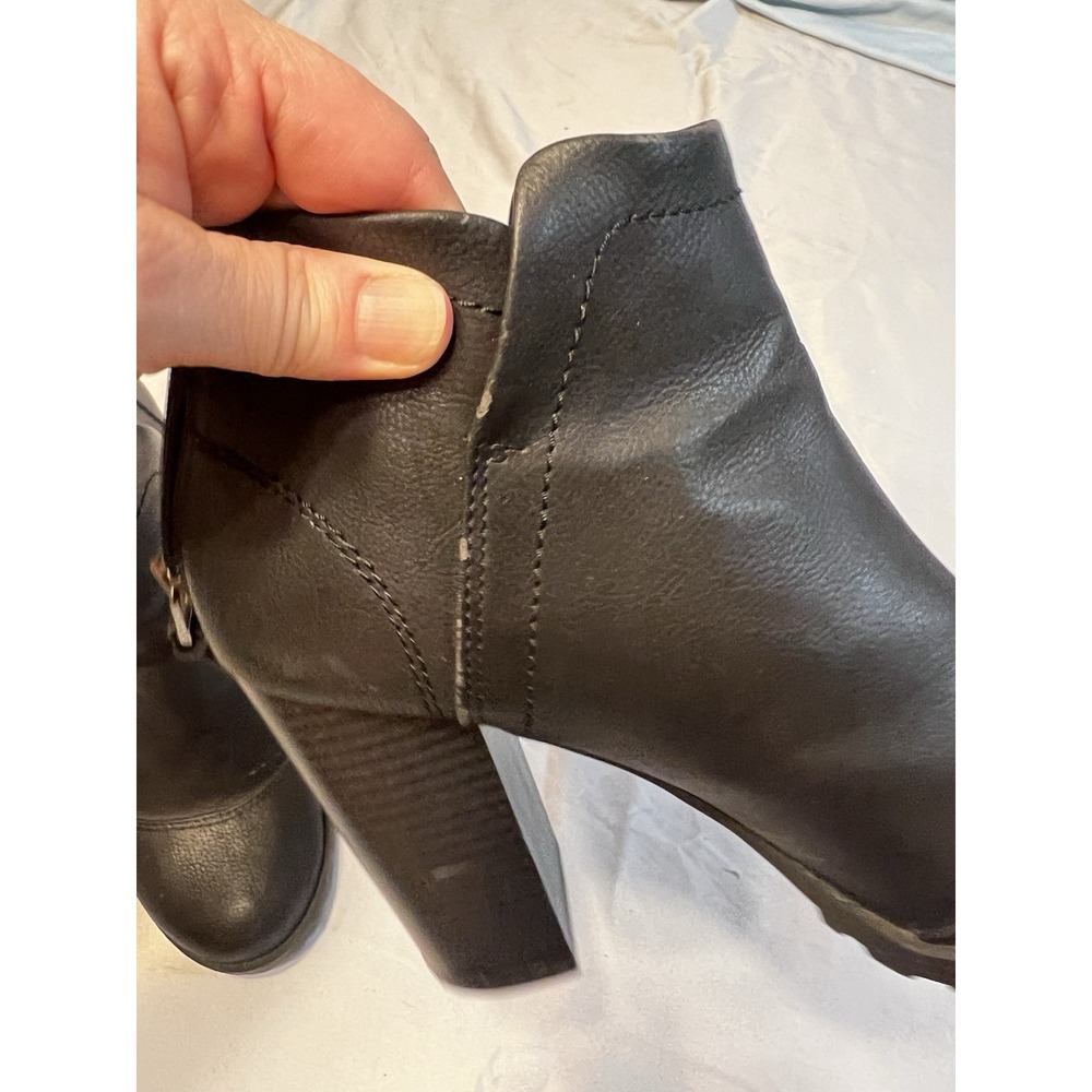 Levis Womens Black Ankle Boots Block Heel Lug Sole‎ Back Zip 52797801A 8.5 - Picture 10 of 15